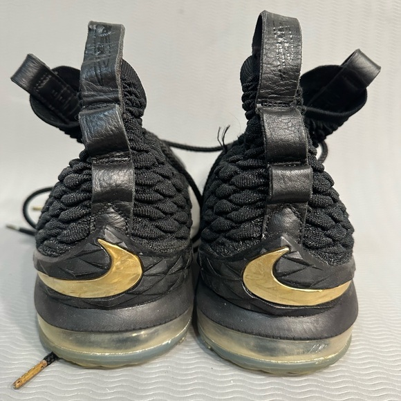 NIKE LEBRON 15 - Picture 4 of 7